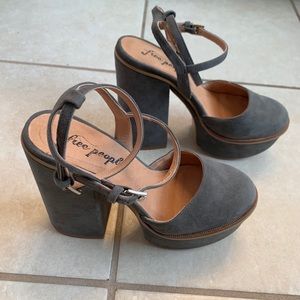 Free People chunky suede heels. Size 37